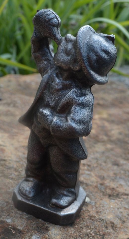 „Der Trinker“ – Figur aus Gußeisen in Garbsen