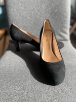 Evita Pumps schwarz Wildleder 42 Frankfurt am Main - Ostend Vorschau