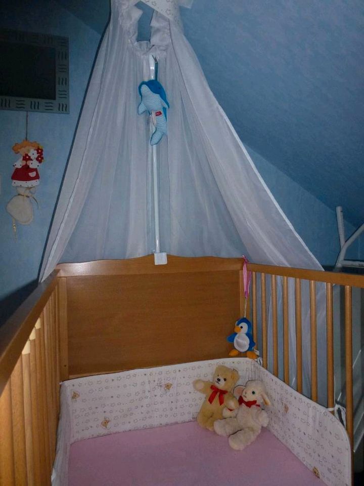 Babybett, Kinderbett, Juniorbett, umbaubar mit Zubehör in Heidgraben