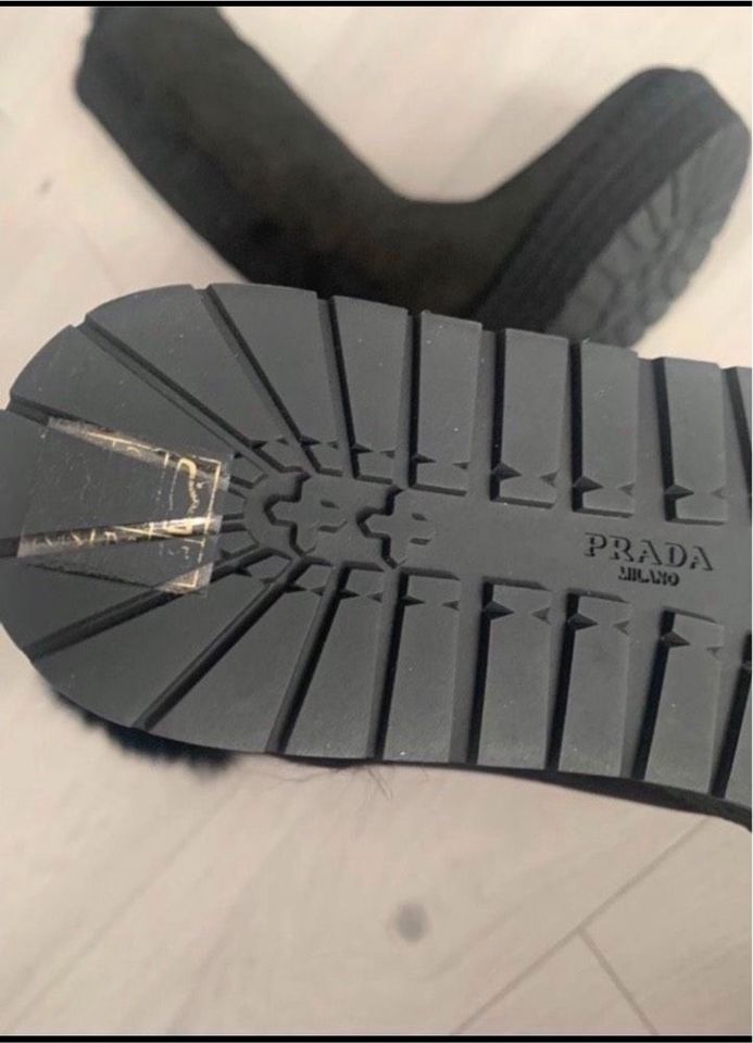 Prada Stiefel Schwarz Damenschuhe Gr.37 NEU in Düsseldorf