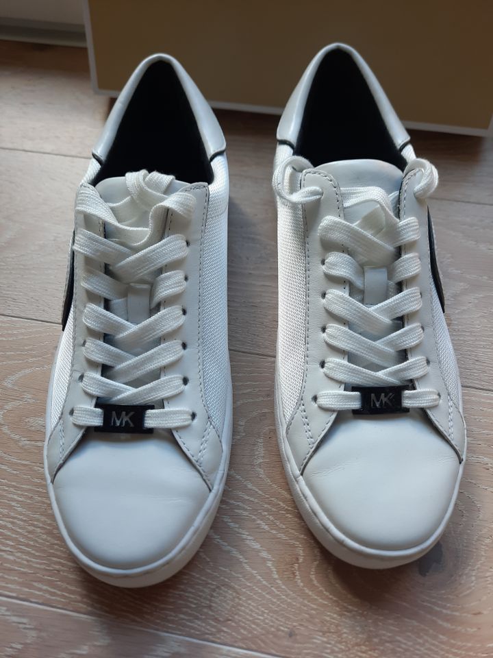 Michael Kors Sneakers Turnschuhe wie NEU 38 weiß schwarz in Buchholz in der Nordheide