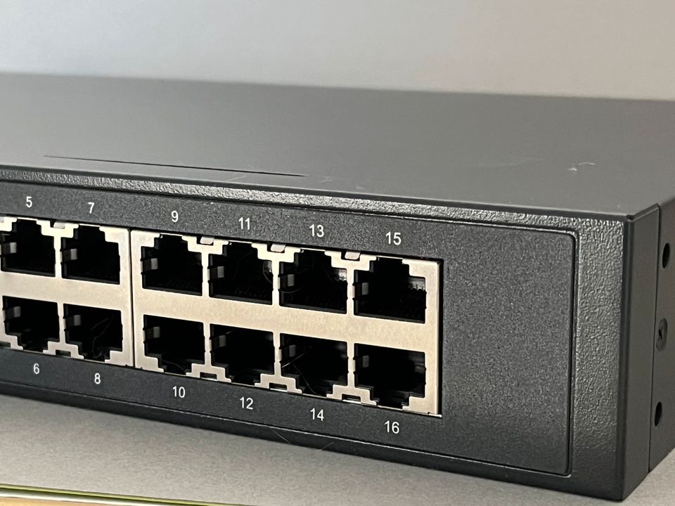 TP Link Gigabit 100/1000 Switch 16 Ports in OVP in Bad Arolsen