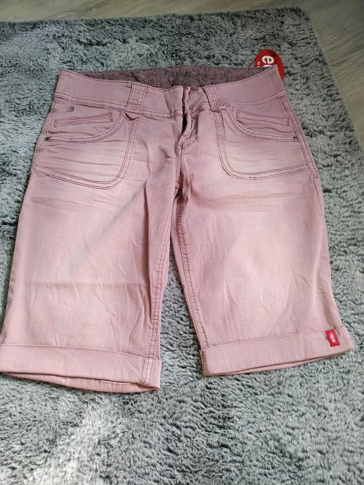 Schöne kurze Jeans in Bergkamen