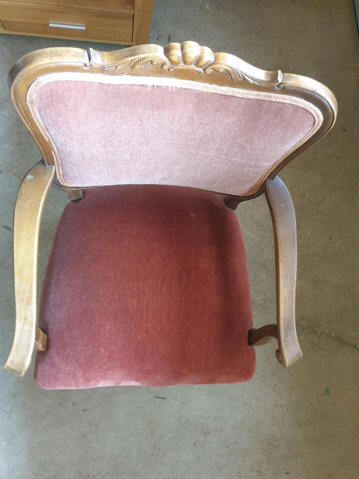 Stuhl antik - roter Sessel - Polsterstuhl alt in Altusried