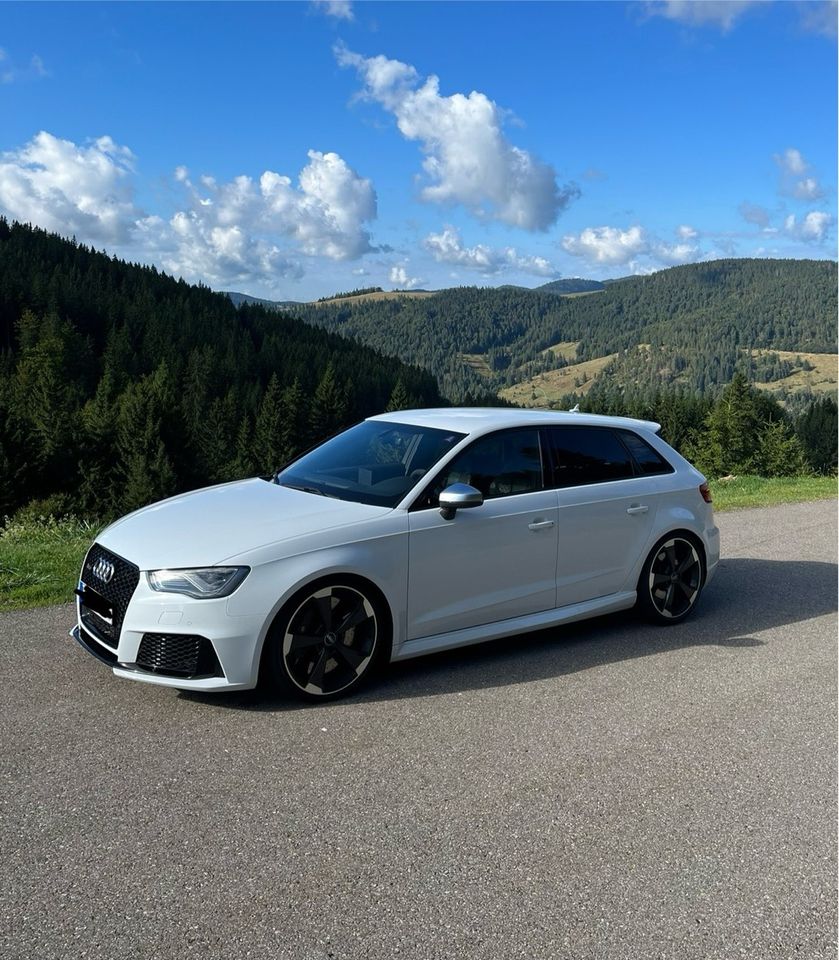 Audi RS3 2.5TFSI Stronic quattro Sportback B&O in Bonndorf