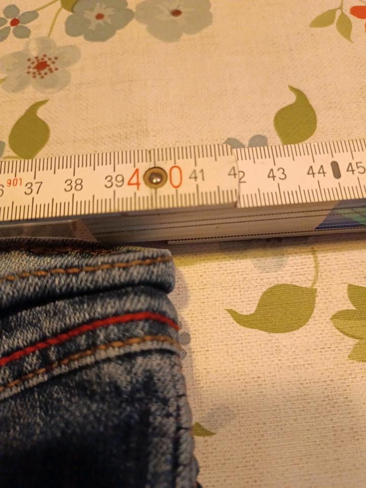 PREME Jeanshose, Hose tolles Design Größe 34 W 33 L gebraucht in Vilseck