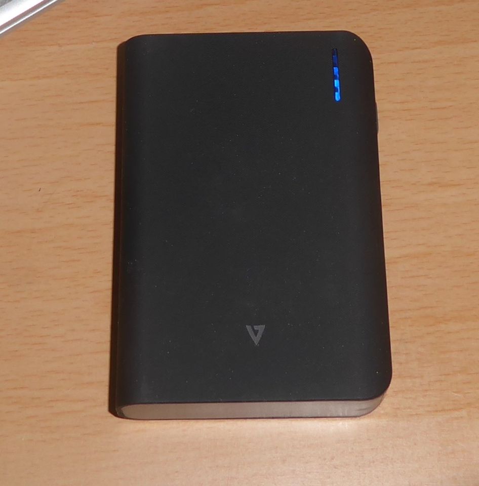 V7 Powerbank mit 10.000 mAh und zwei USB-Anschlüssen in Zirndorf