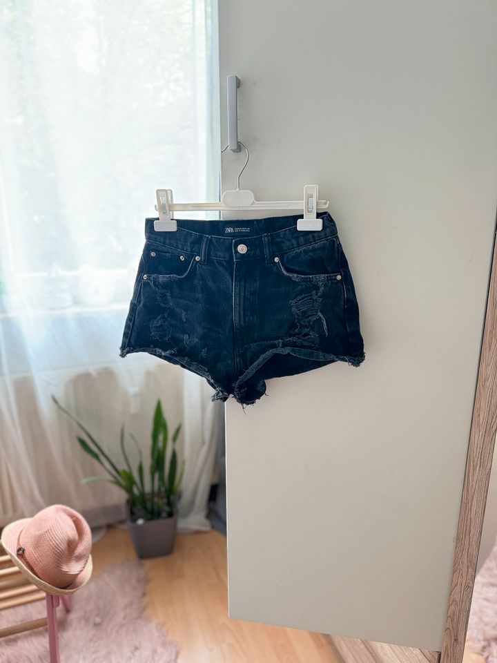 Zara Shorts Xs in Essen