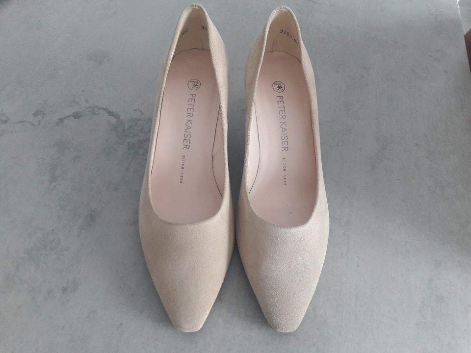 Pumps in beige sand von Peter Kaiser Größe 37,5 Größe 4,5 in Rietberg