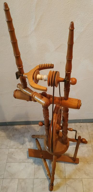 Antike Spindel, Spinnrad, sehr gut erhalten in Kirchheim unter Teck