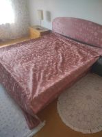 Großes Bett mit Tagesdecke o. Matratzen Niedersachsen - Wennigsen Vorschau