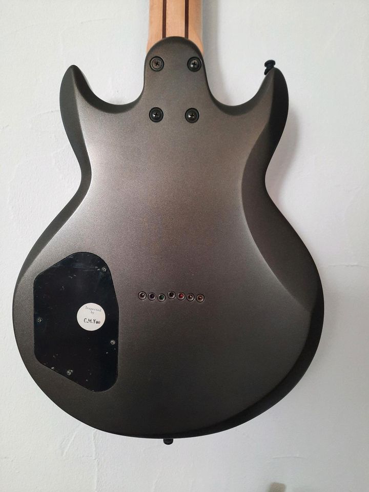 Ibanez AX 7221 7-Saiter E-Gitarre Wes Borland Sig., super Zustand in Centrum