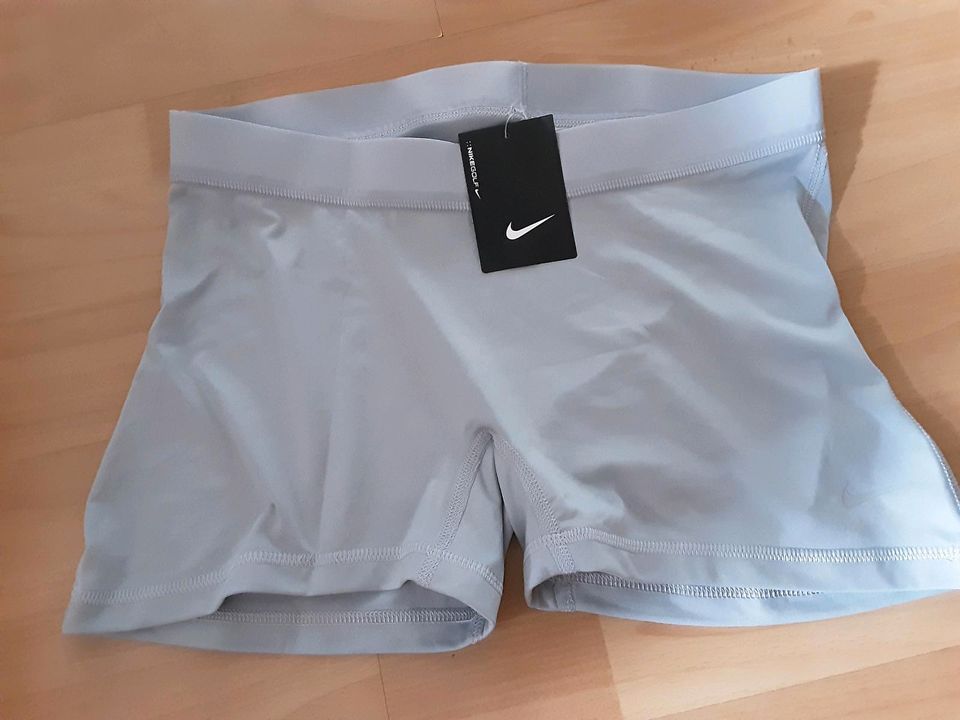 Tennisrock NIKE 38 M Neu mit Etikett in Heidesheim