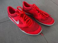 Nike Damen Fitnessschuhe rot 38,5 Sachsen-Anhalt - Magdeburg Vorschau