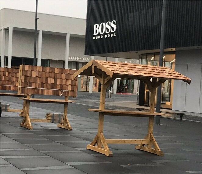 Überdachte Futterkrippen Stehtisch Holz Weihnachtsmarkt Krippen in Garching b München