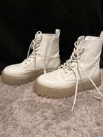 Boots ähnlich Dr Martens Doc Martens weiß Bershka 37 Dortmund - Innenstadt-Ost Vorschau