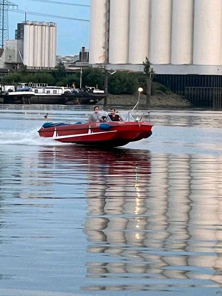 Hühnke TX 510 Feuerwehrboot Motorboot Yamaha 80 PS Trailer 750 kg in Hamburg