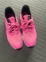 Nike Turnschuhe pink gr. 36,5 Frankfurt am Main - Kalbach Vorschau