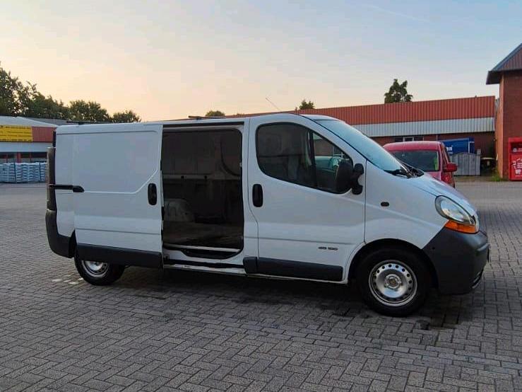 Abbildung des Autos Renault Traffic 1.9TDCI …