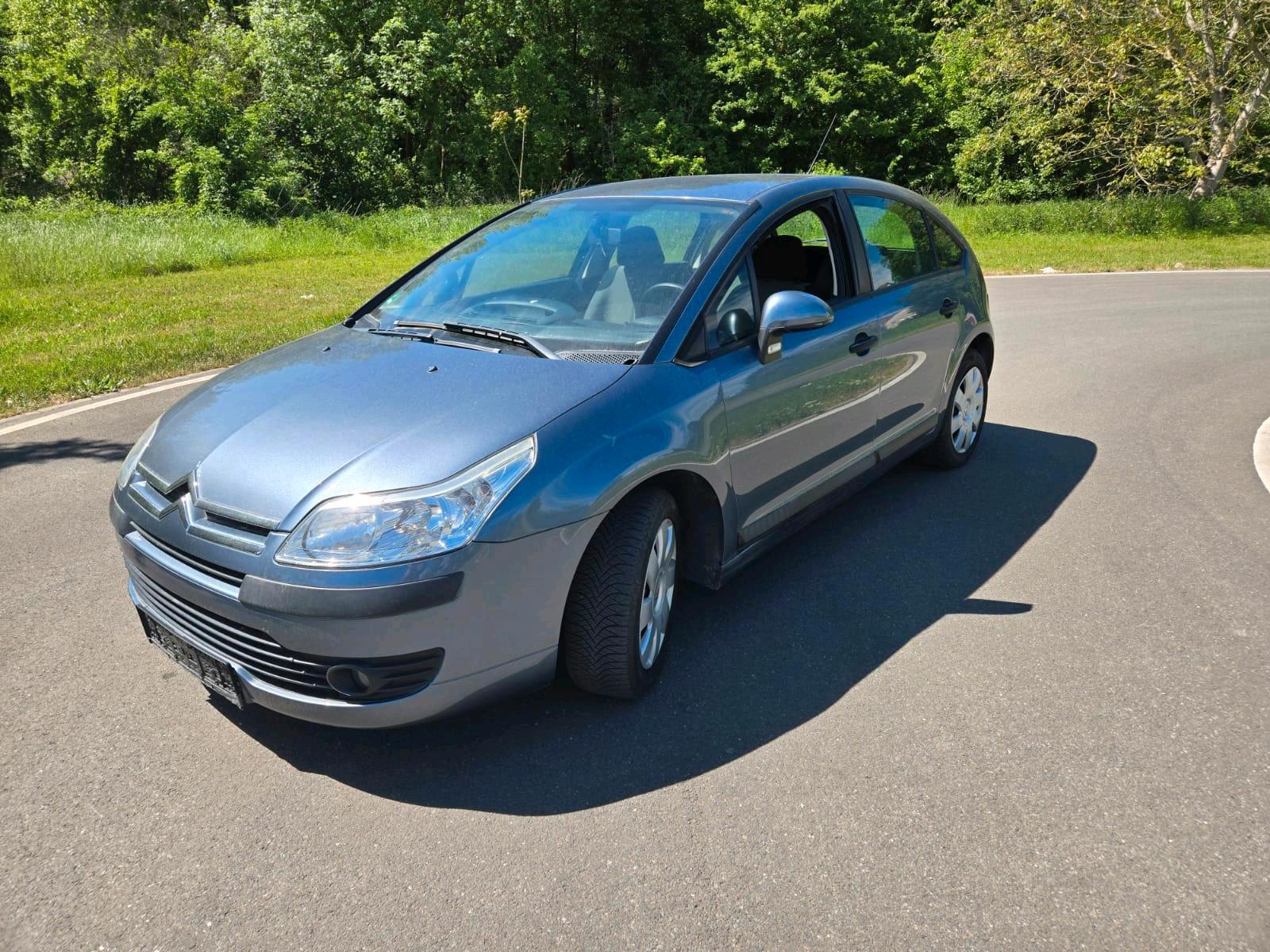 Abbildung des Autos Citroën C4 mit Fast neue…