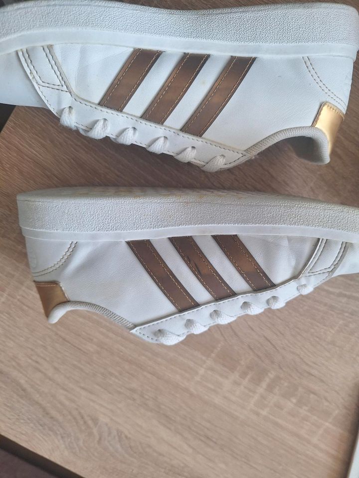 Adidas Sneaker Gr.35,5 Innensohlenlänge 22,5 cm in Berlin