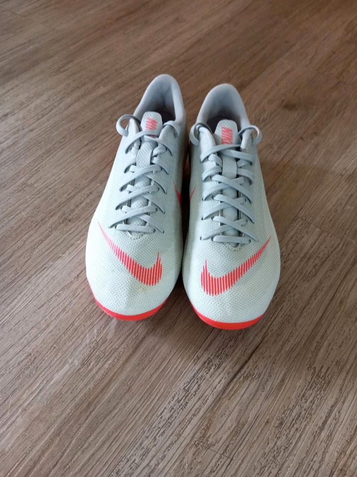 Fußballschuhe Nike Gr. 34 in Dichtelbach