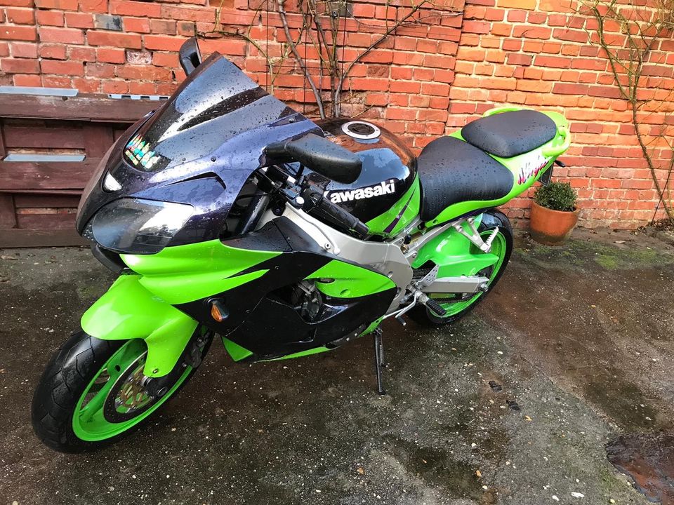 Kawasaki ZX9R Ninja in Stendal