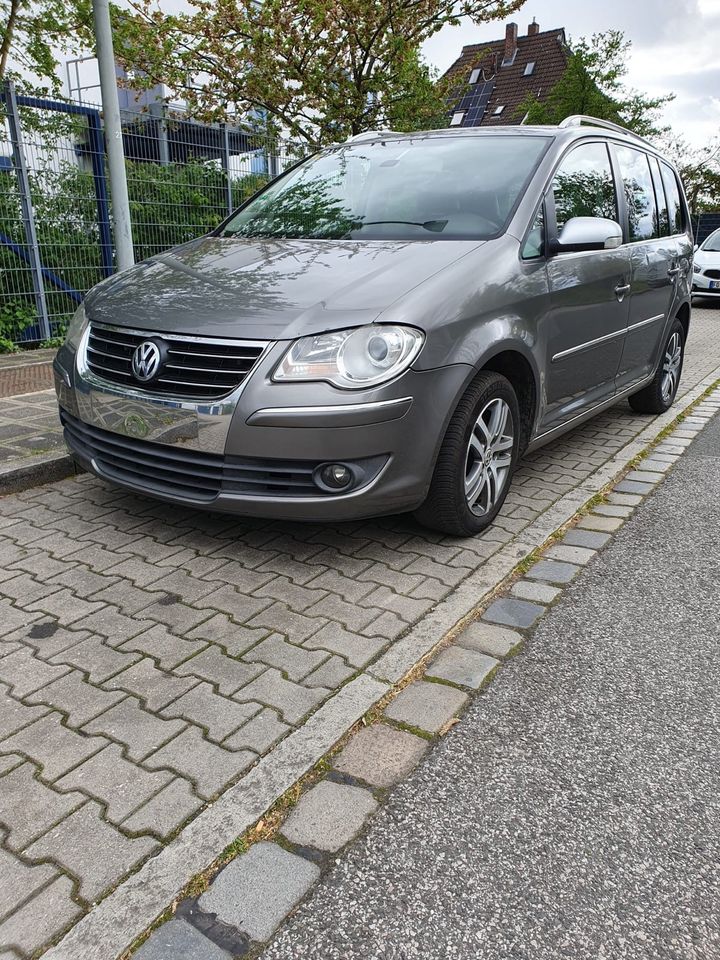 VW Touran 2.0 7 Sitzer 170PS Automatik DSG *EXPORT* in Nürnberg (Mittelfr)