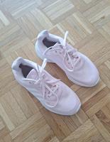 Adidas Turnschuhe/Hallenschuhe neuwertig München - Laim Vorschau