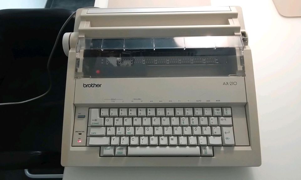 Elektrische Schreibmaschine Brother AX-210 in Gießen