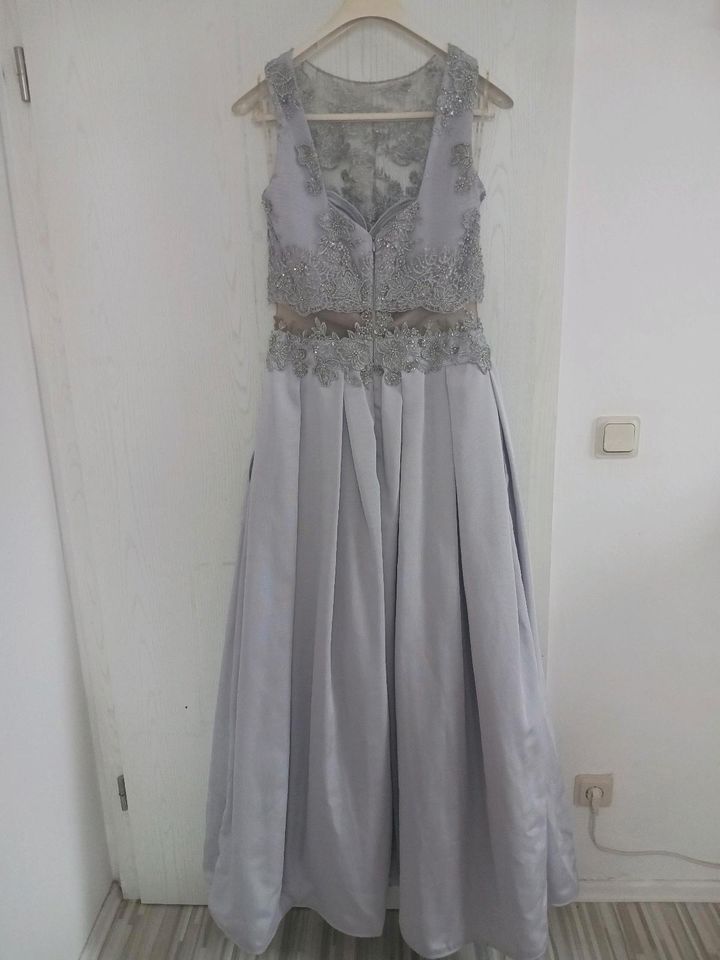 Kleid abendkleid Abiball Hochzeit Silber/grau gr.40 in Sülzetal