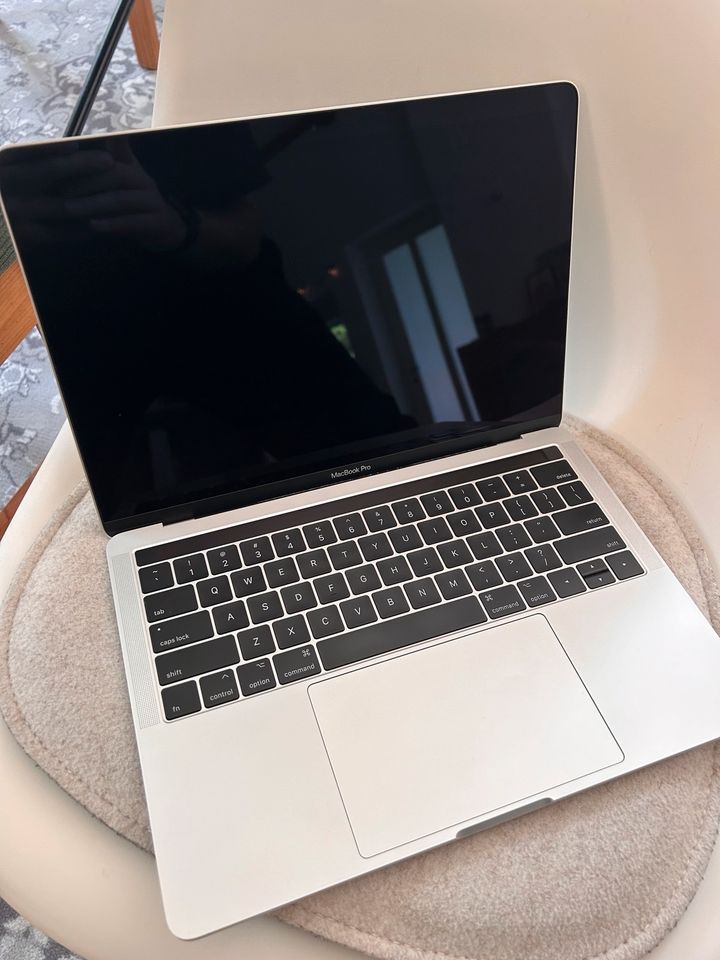 MacBook Pro 13.3 Zoll 2017 8GB RAM / 256 GB SSD / I5 in Dachau