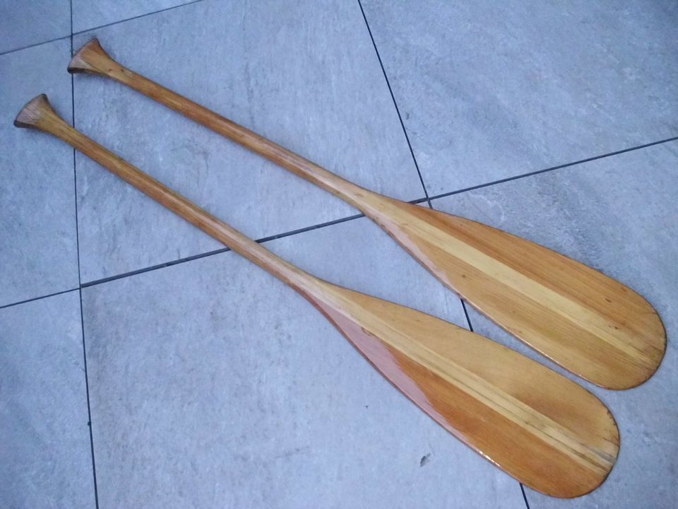 2 schöne gebr. HOLZ Stechpaddel für Kajak oder Surfboard in Gauting