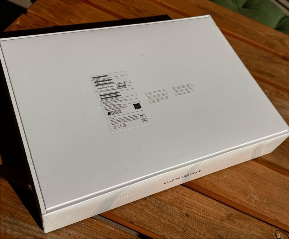 NEU und OVP - 16" MacBook Pro – Space Grau (32GB / 512GB SSD) in Petersberg
