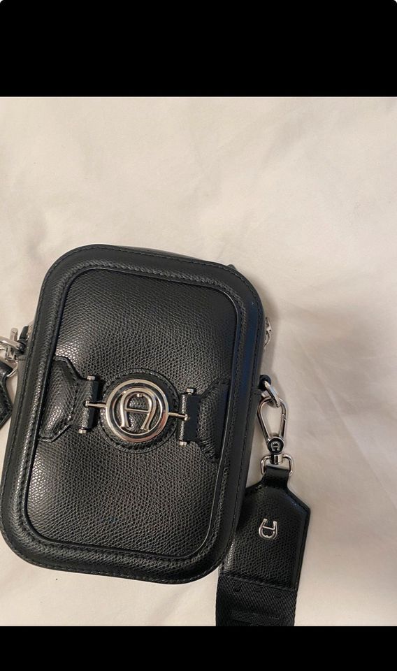 Aigner Phonebag schwarz crossbody umgängetasche Tasche Mini klein in Stuttgart