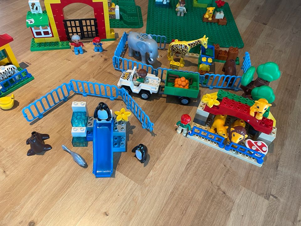 Lego Duplo großer Zoo + Tierbabies + 2 Platten und Steine in Holzgerlingen