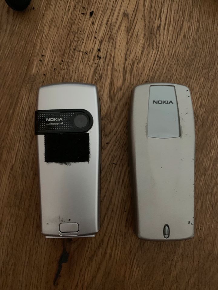 Nokia 6810 und 6230i mit OP und original Zubehör in Frankfurt am Main