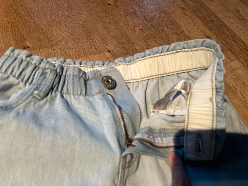 Jeans, Shorts, hellblau, Gummibund, Größe 158 in Cadolzburg