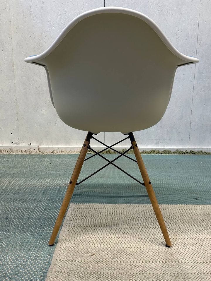 Vitra Eames DAW Vollpolster Hopsak Blau Plastic Chair Stuhl in Aachen