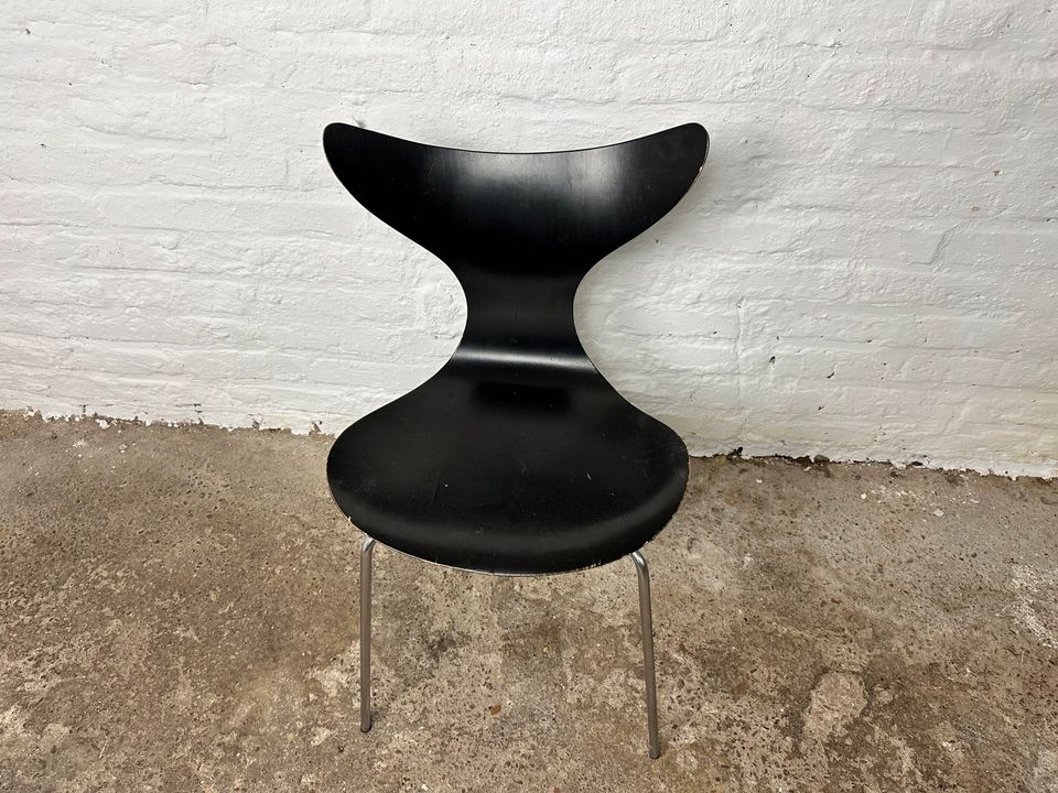 Arne Jacobsen Design Stuhl lilie/lily in Düsseldorf