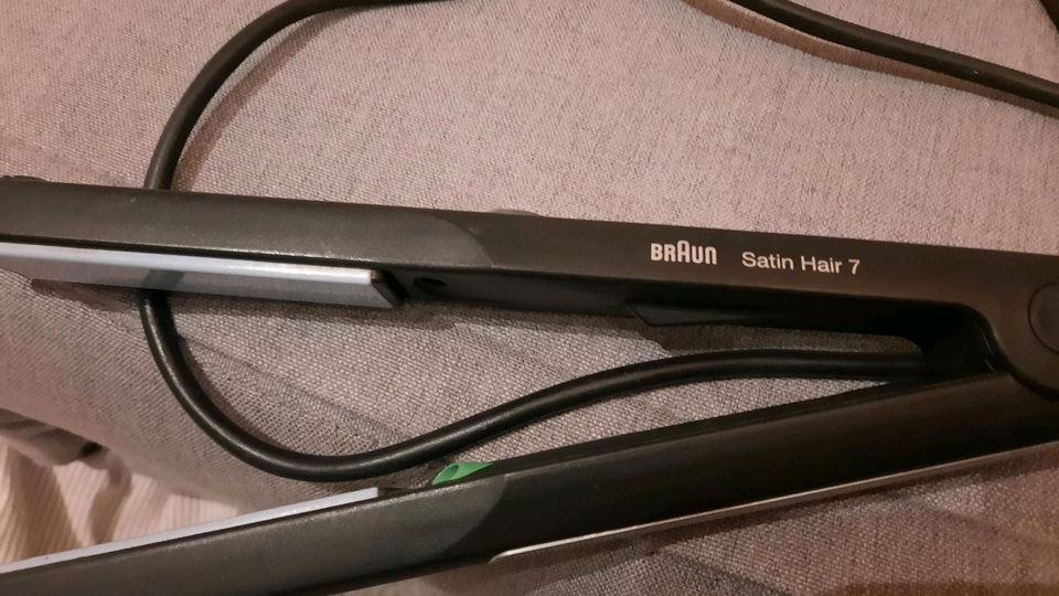 Braun Satin Hair 7 Glätteisen mit IONTEC Technologie in Schallstadt