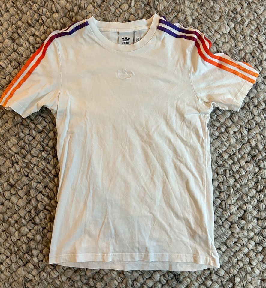 Weißes Adidas T-Shirt Shirt Sommer Größe S in Rellingen