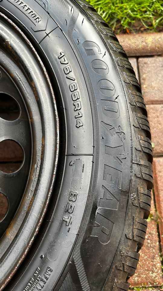 Winterreifen 175 65 14 Goodyear Ultragrip 9+ DOT 2021 Fiat 500 in Rhumspringe