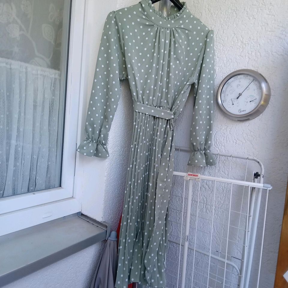 Plisseefalten Sommerkleid, grün gepunktet,Gr 38 in Hannover