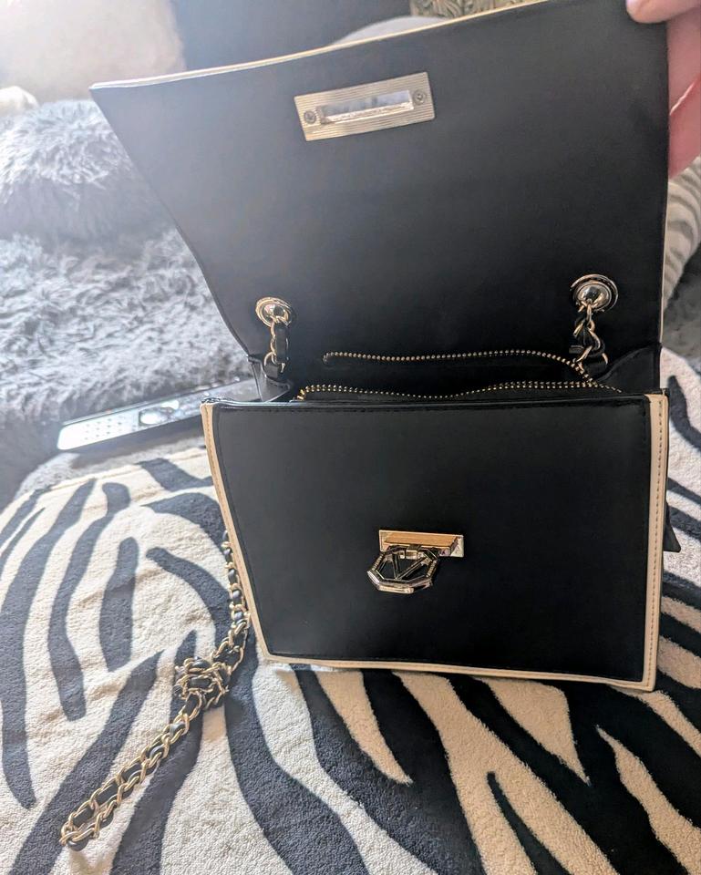 super schicke Valentino Tasche neuwertig und nie getragen in Essen