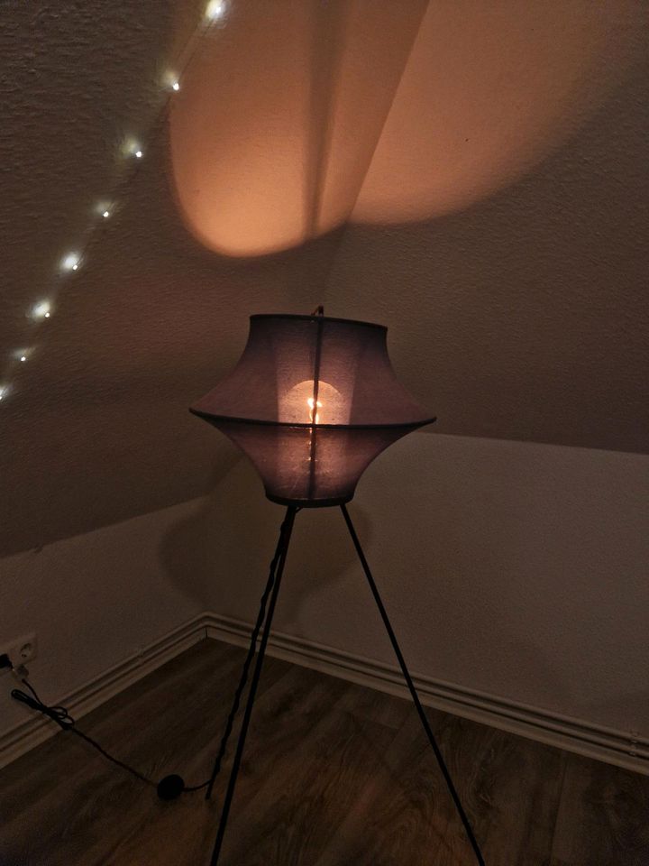 Elegante Vintage Stehlampe, neuwertig in Verden