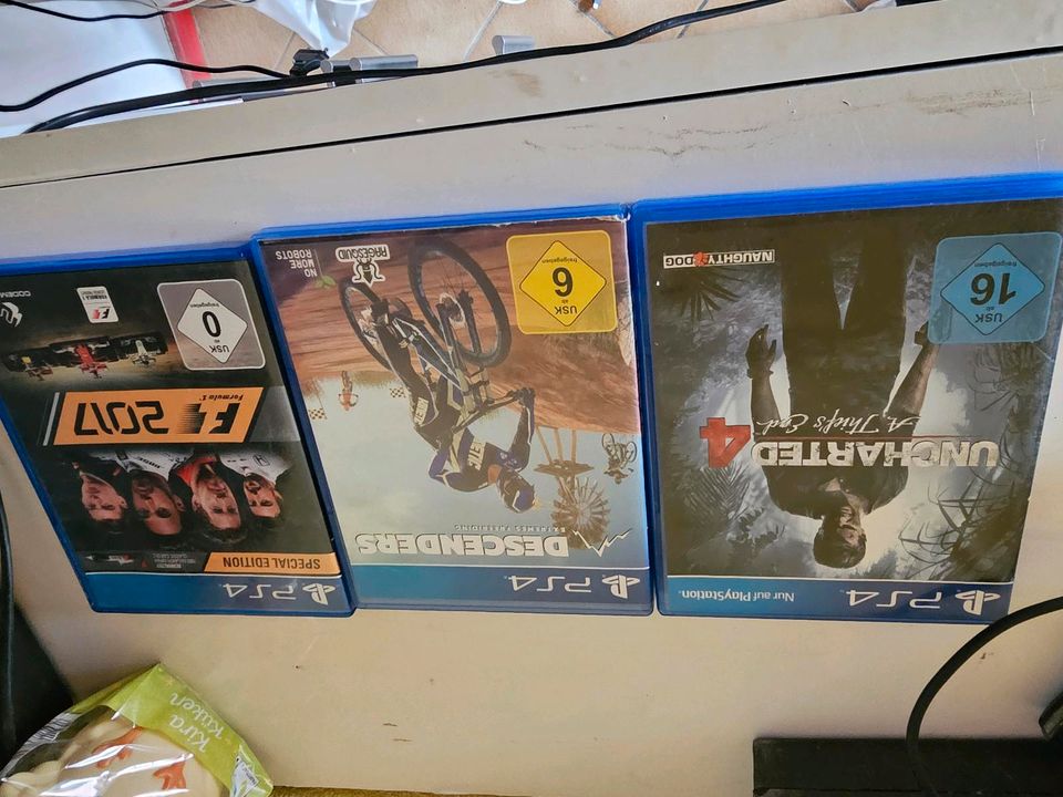 Verkaufe ps4 mit Zubehör in Meißner