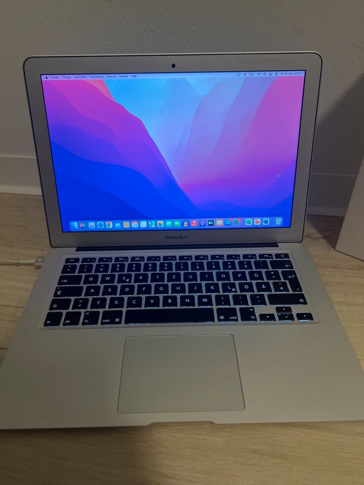 Apple Macbook Air 2015 13‘3 4GB Ram 128GB SSD in Hövelhof