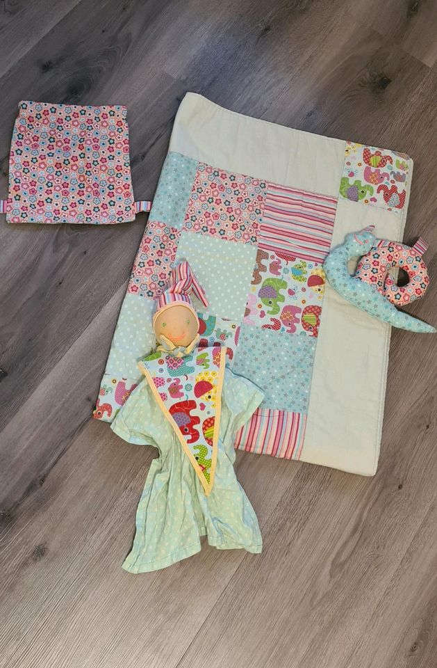 Patchwork Krabbeldecke + Zubehör in Drakenburg