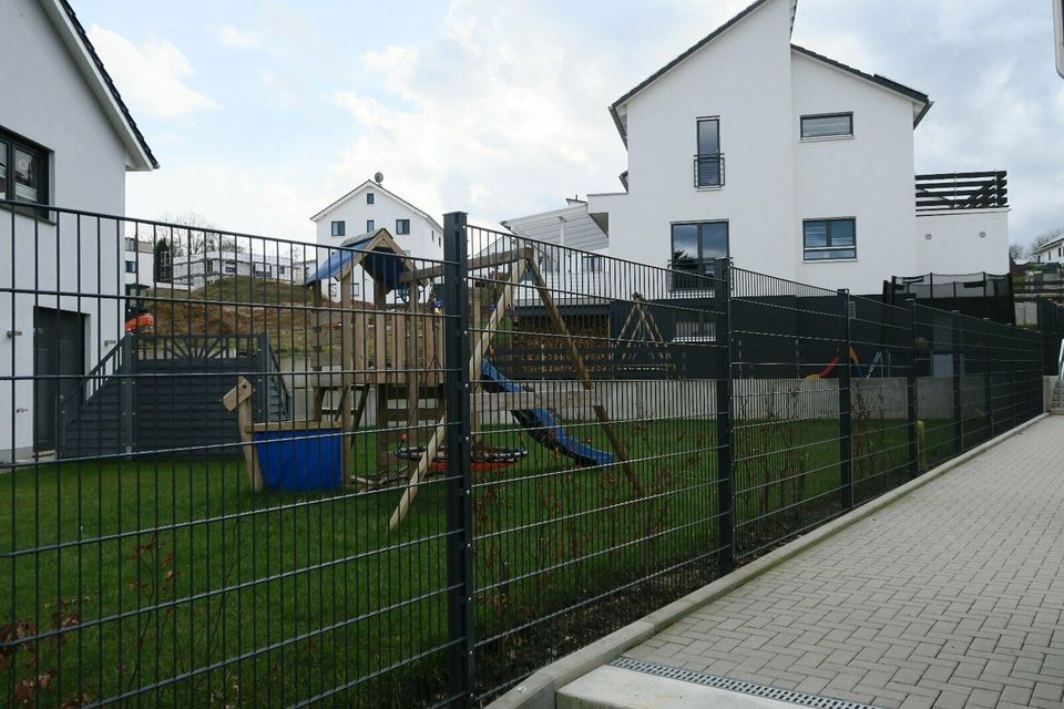 25m Zaun Zaunelemente Gartenzaun Metallzaun Pfosten Gittermatten in Castrop-Rauxel